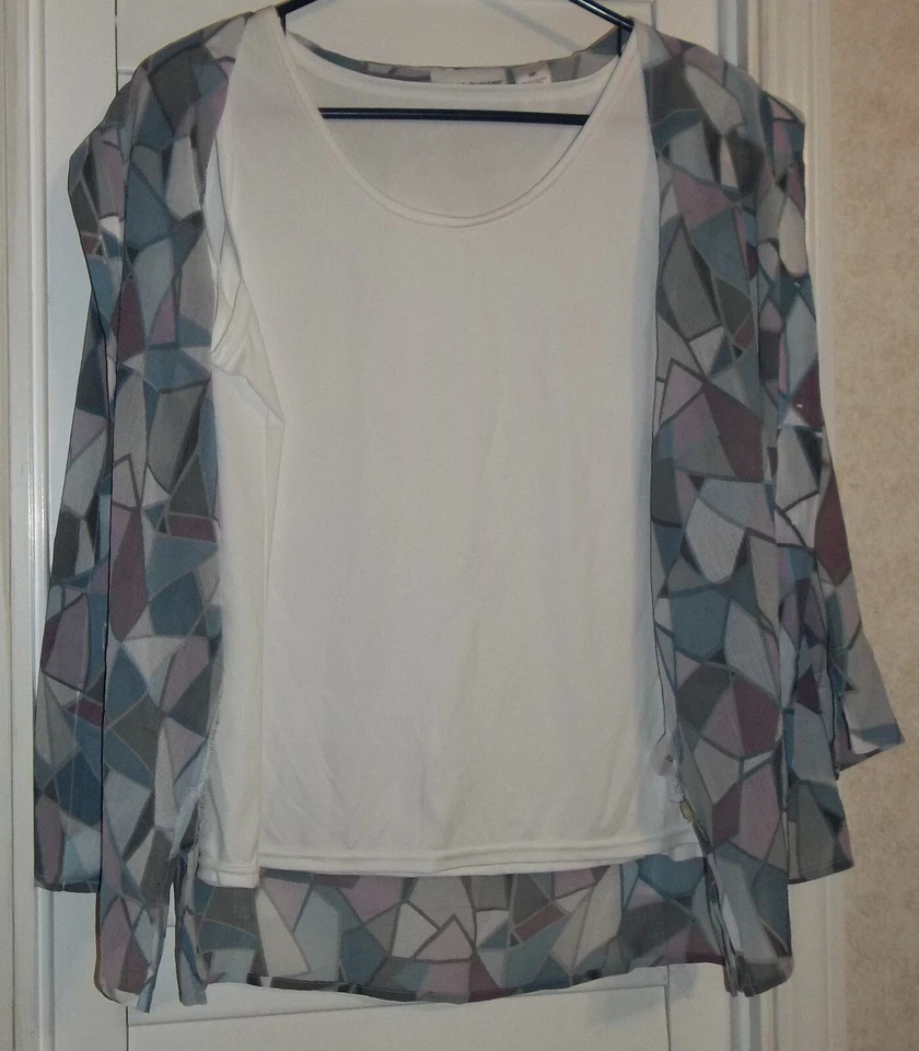 Alfred Dunner Blouse Blue Geometric White Tank 10 Petite Sheer Long Sleeve - Image 4 of 4