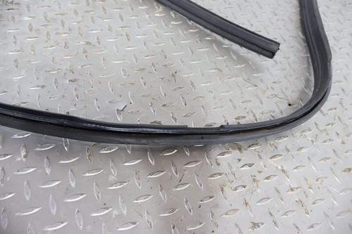 1988 Porsche 928 Rear Hatch Weather Stripping Gasket Seal - Bild 20 von 24