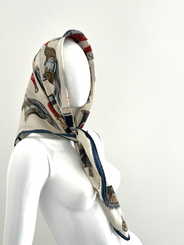 Hermes silk scarf Coiffures Militaires. Vintage 1956. Rare. Authentic. - Picture 7 of 19