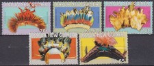 Timbres de Papouasie Nll Guinée - Coiffes - Série courte neuve ** - Cote €11