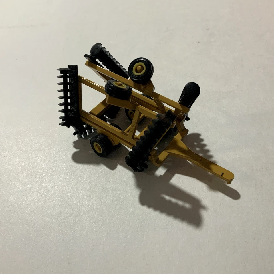 Vintage Die-Cast CAT Wing-Fold Disk Replica (1/64 Scale) Ertl - Image 2 of 4