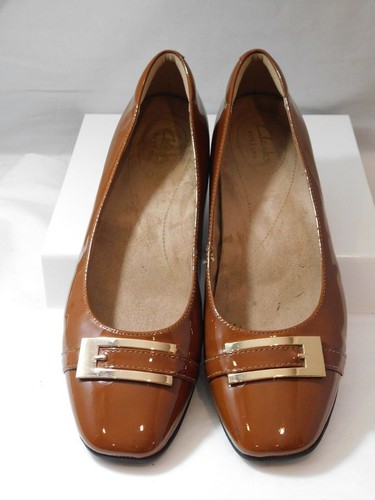 Clarks Mujer US 10 Marrón Charol Plano Pantuflas sin Cierres Oro Hebilla Acento - Imagen 3 de 6