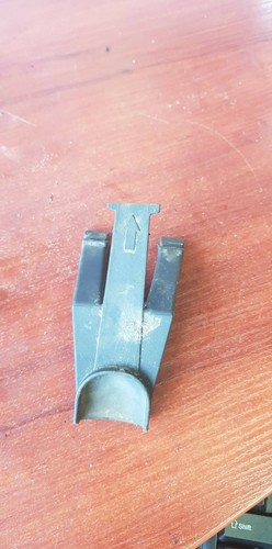 BMW Original E30 E32 E34 Benzin Kühler Halterung Träger 1709332