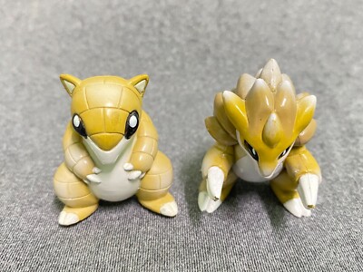 Sandshrew Sandslash 01 Pokemon monster Figure Nintendo Tomy
