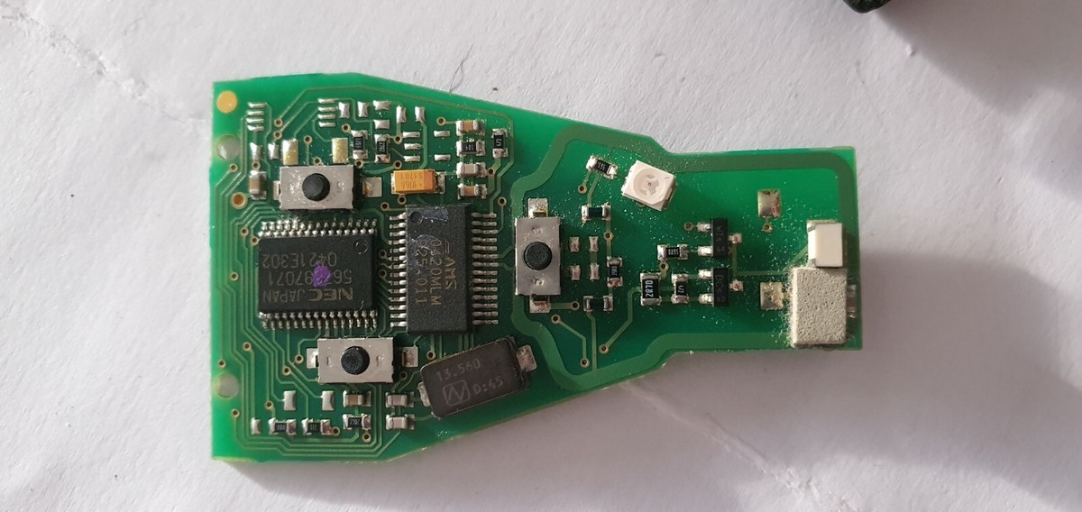MERCEDES Smart Remote Key Fob MARQUARDT CE0681 pcb: 233.221.011G