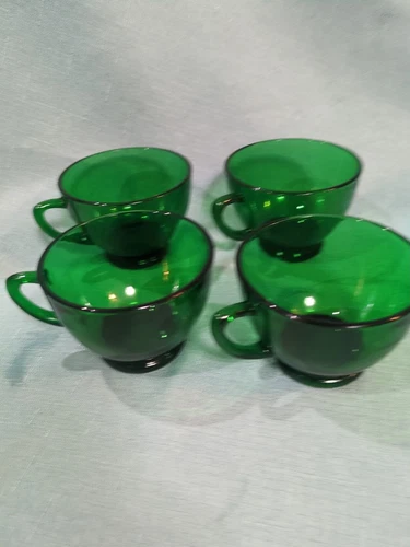 4 Vintage 30’s/40’s Anchor Hocking Fire King Emerald Green Glass Punch Cups