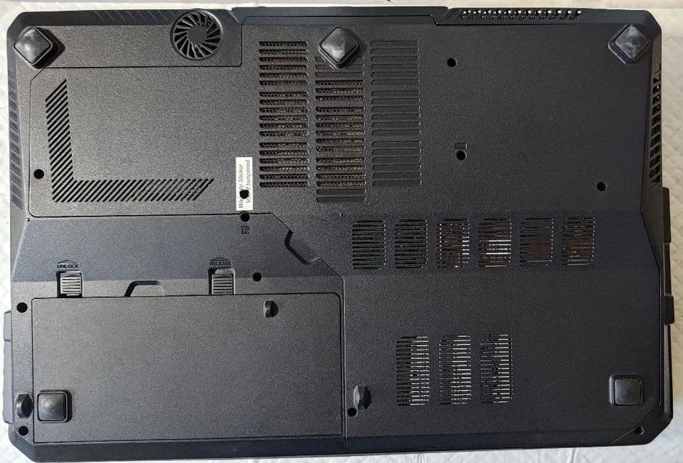 MSI GX60 15.6 Inch Gaming Laptop AMD A10-4600M 16GB RAM 128GB SSD 750GB HDD - Image 3 of 4