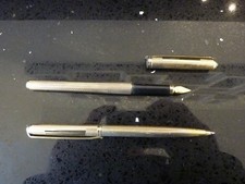 Elysee Fountain pen and Roller Ball pen set. Gold Barley design.
