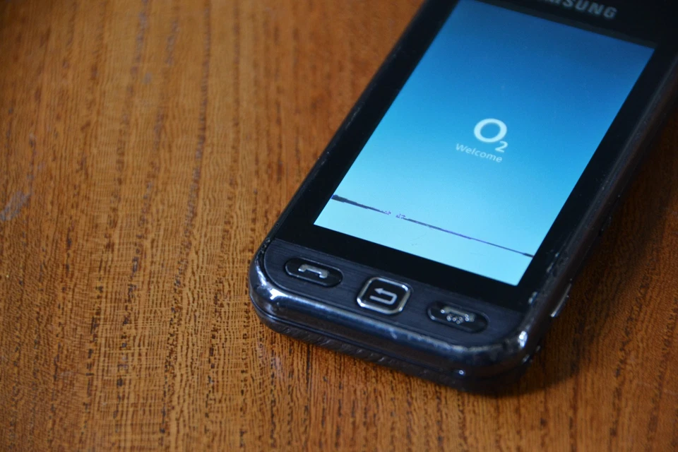 Samsung GT S5230 Mobile Phone vintage candy bar handset - working, screen damage - Image 2 of 4