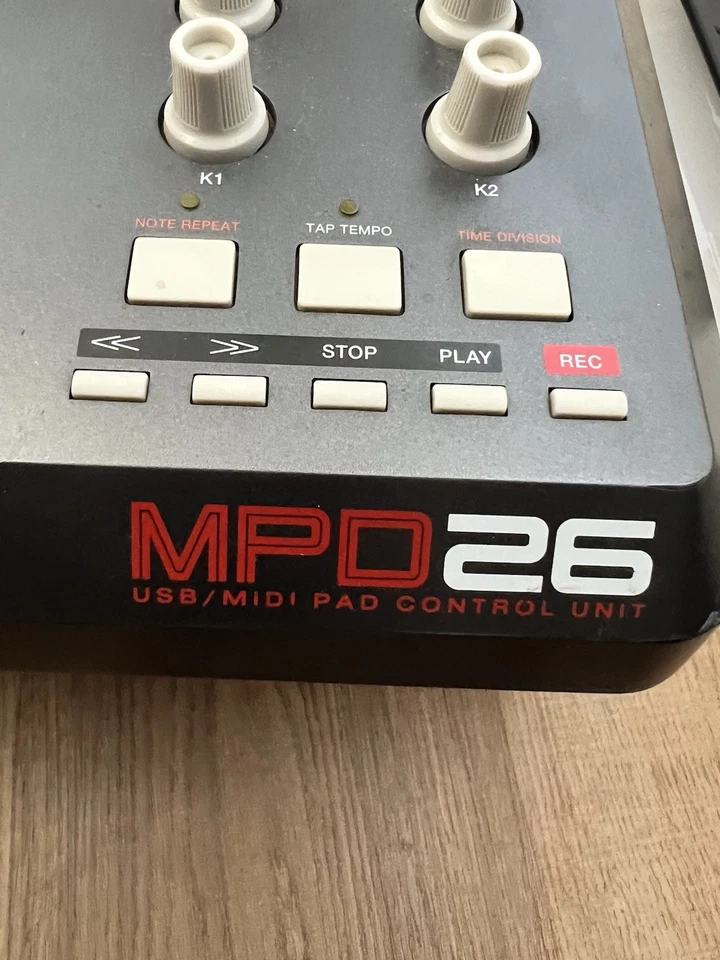 Controlador Pad USB/MIDI Akai Professional MPD26 Foto 3 de 4