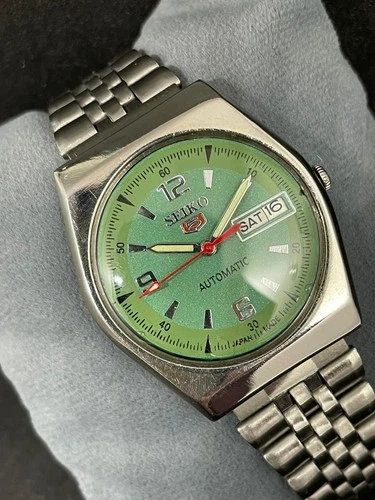 Vintage Refurbished Seiko 5 Automatic Day/Date Japan Men's Wrist Watch