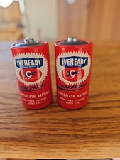 Vintage EVEREADY C cell Batteries 2 Photoflash 9 Lives Red