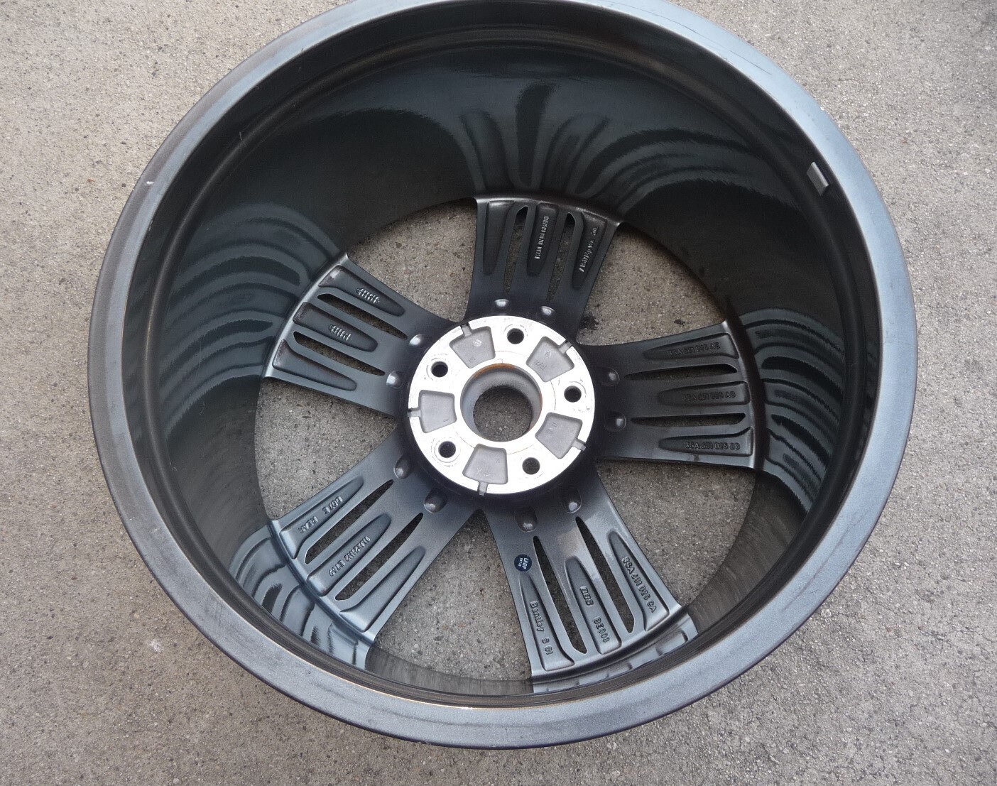 Bentley Continental GT 2019-2023 REAR Wheel P/N 3SA601025AE
