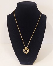Colgante Corazón Tono Dorado con Dije Corazón Estrás Interior Reversible 18 Pulgadas...