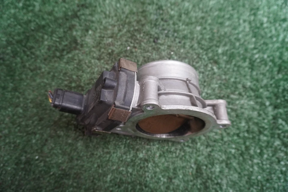 Chevrolet Suburban 1500 2015 2016 carrocería del acelerador 5,3 L fabricante de equipos originales 121 k millas 12617792 Foto 3 de 4