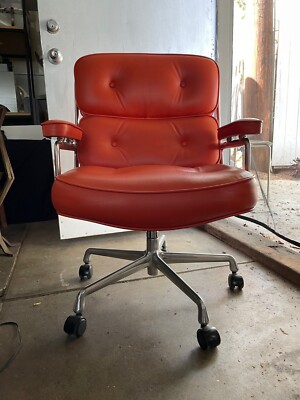 Furniture Eames excecutive chair orange