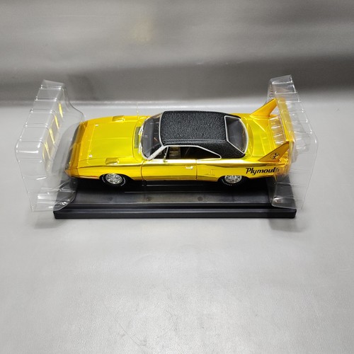 Diecast Collectibles 1970 Plymouth 426 Hemi Superbird giallo cromato 1:18 pressofuso - Foto 3 di 24