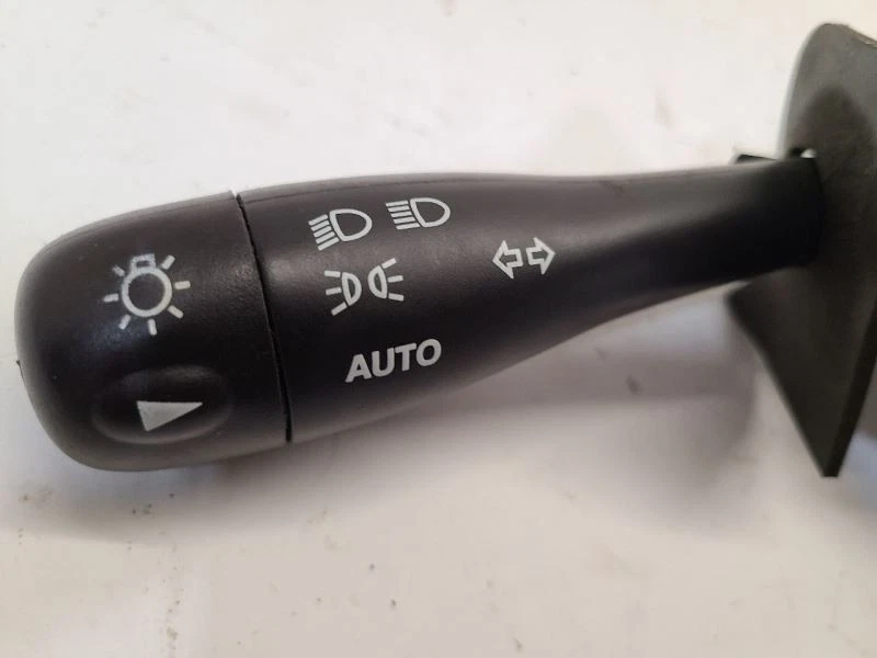 Interruptor de columna de luces y giro Saturn Vue 2004-2007  Foto 2 de 4