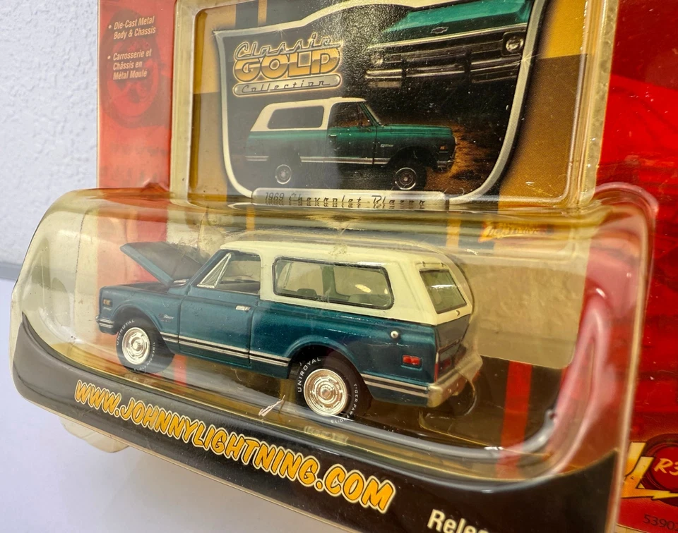 Johnny Lightning Classic Gold R34 "1969 Chevy Blazer" 1:64 Scale. - Image 3 of 4