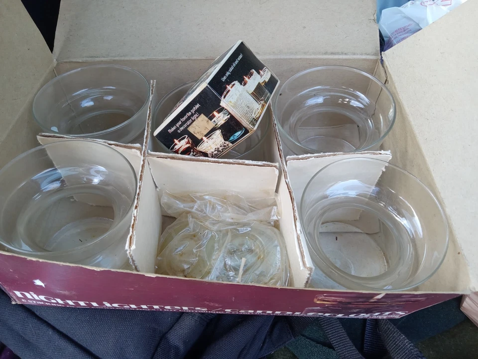 Nuevo En Caja Vintage 1979 Flam Boyants Flotante Llama Vidrio 5 Velas Juego Foto 2 de 4