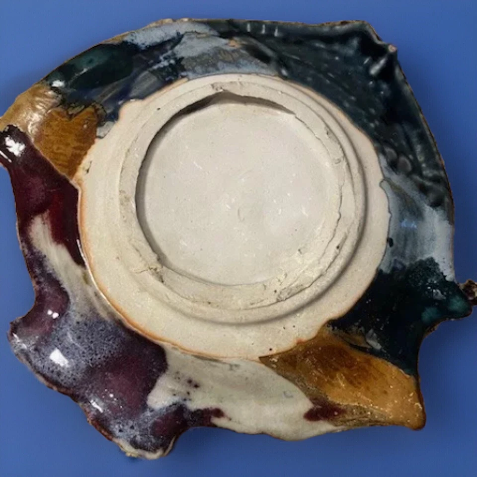 Plato de pescado de gres hecho a mano y pintado. Colores brillantes, una pieza llamativa. Foto 4 de 4