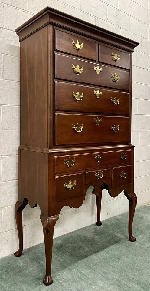 Сундук на подставке Hickory Chair Furniture Co. из красного дерева с семью ящиками 72 дюйма; как новый - Изображение 2 из 4