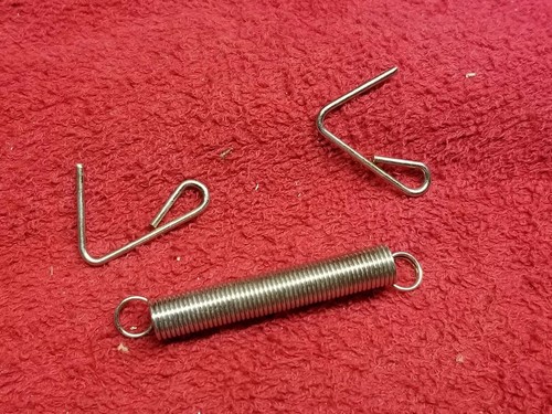 Small Coil Extension Springs w/Hooks 1'' 3/4 long Westrock DP38451 - Pack of 30 - Picture 8 of 11