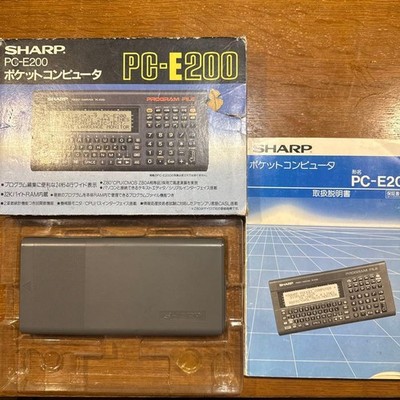 SHARP PROGRAM FILE ポケットコンピュータ PC-E200 File:Pocket Computer SHARP PC-E200.jpg - Wikimedia Commons