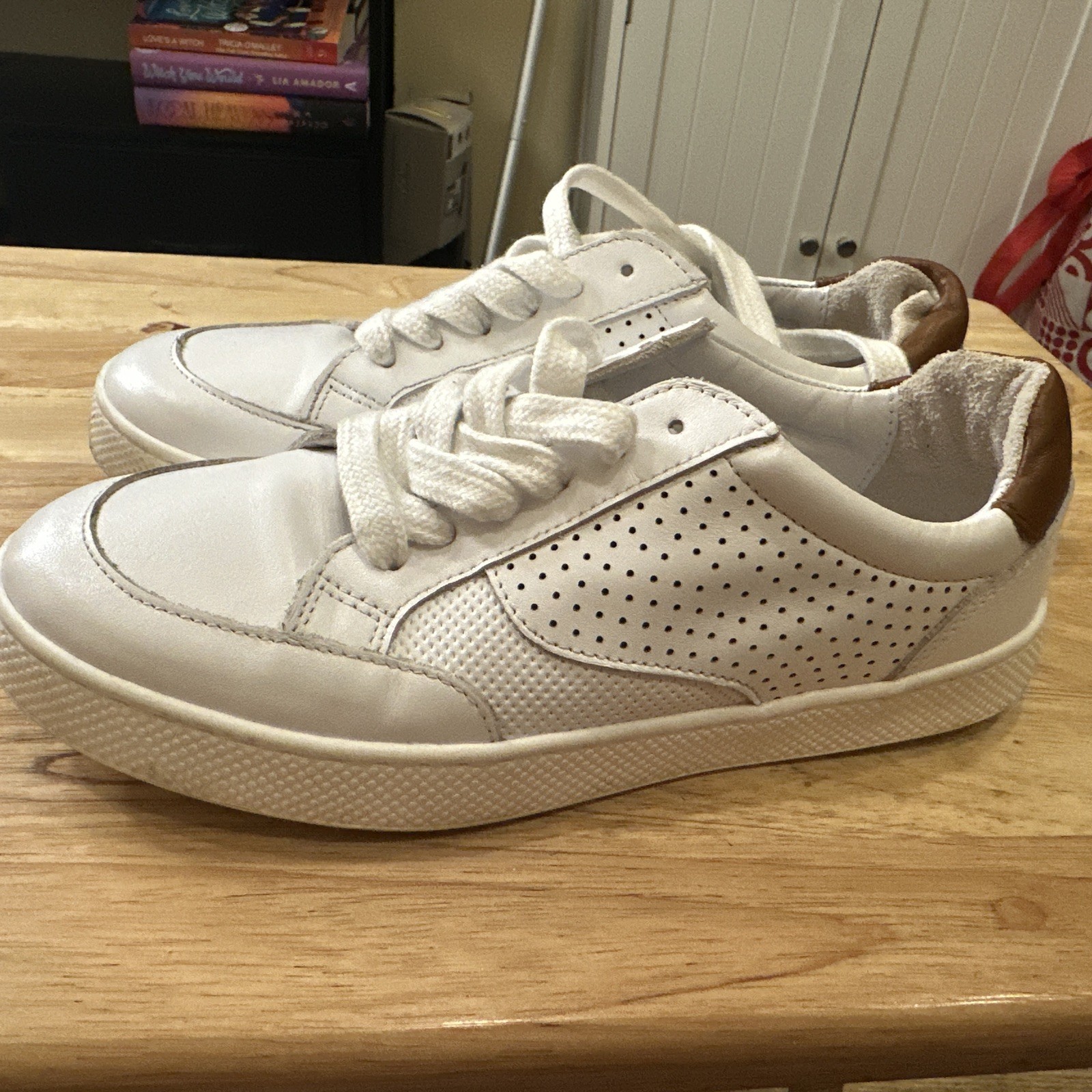 Boys Bonpoint Camel Sneakers Size 36