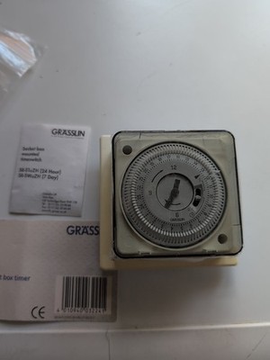 GRASSLIN GPT/1 01.03.5009.1 KASTENMONTIERTE ZEITSCHALTUHR NEU