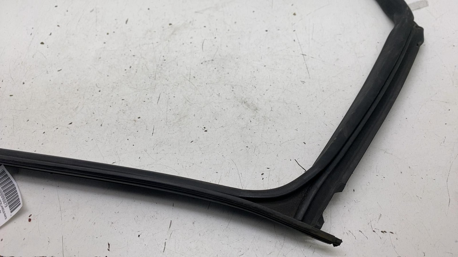 ⭕2014-2020 Maserati Ghibli Rear Left Door Window Weatherstrip Rubber Seal Gasket
