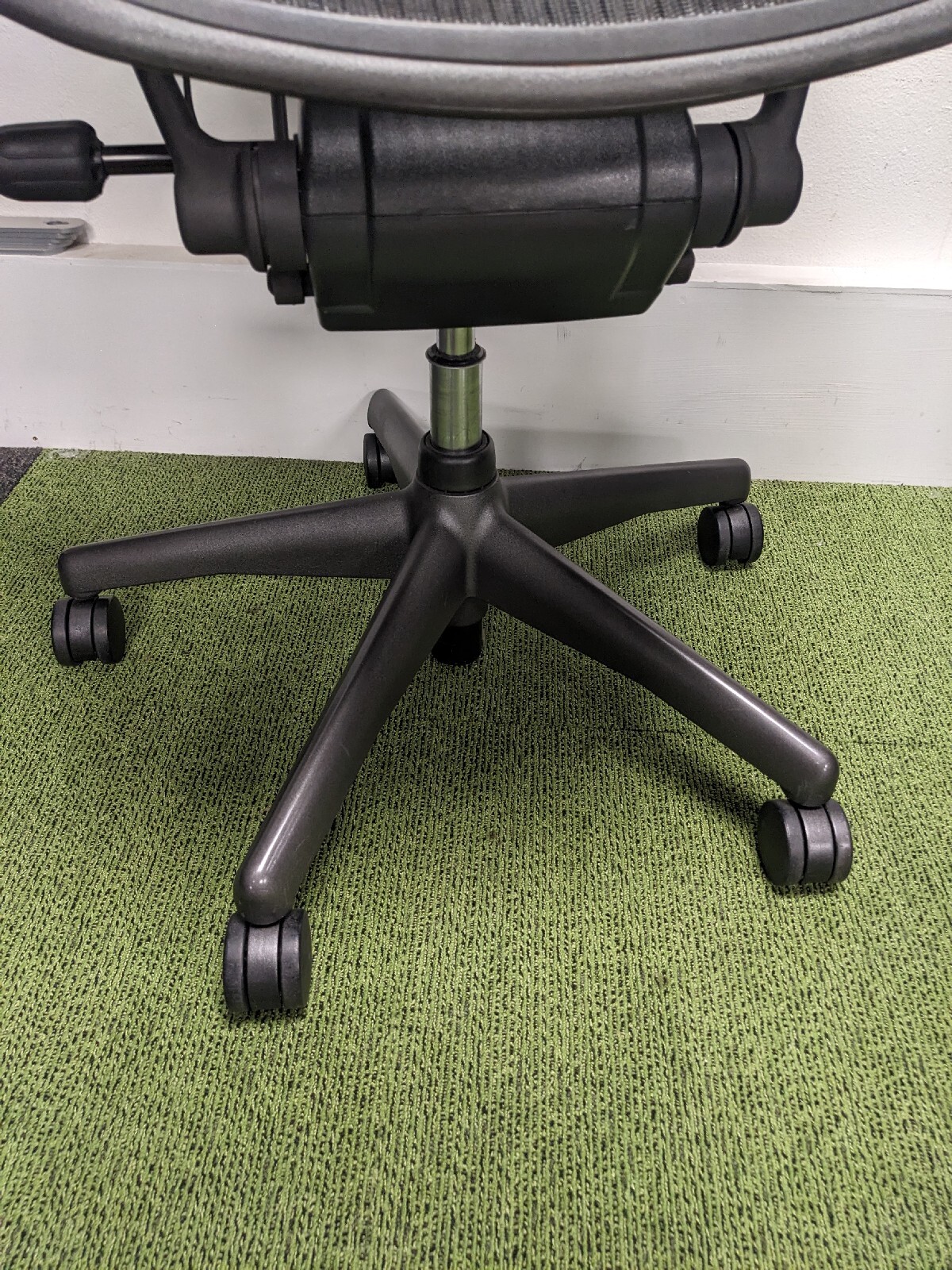 Herman Miller Aeron Classic + Lumbar Support Mesh Graphite Fully