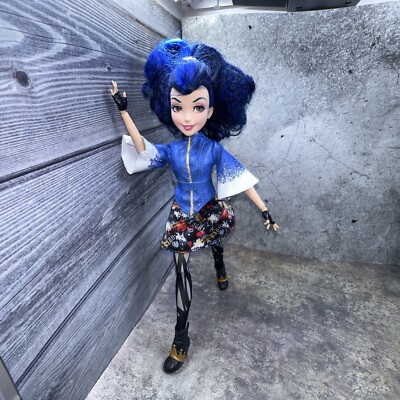 Poupée Evie Neon Lights Ball Disney Descendants Hasbro robe bleu