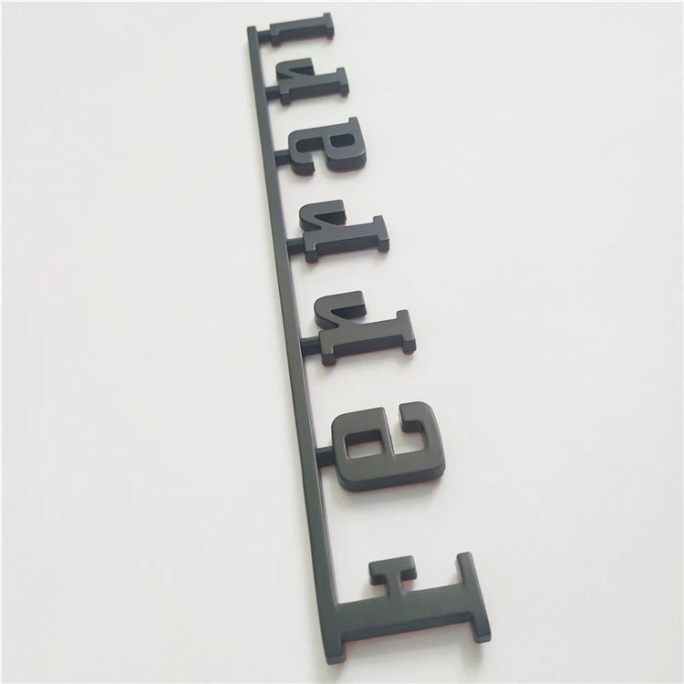 Emblema preto fosco emblema de escrita traseira Ferrari (20*2,78cm) - Imagem 2 de 3