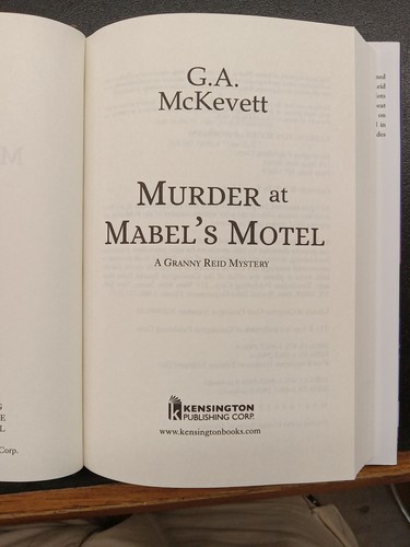 Lot of 3G. A. McKevett hard cover books and the killer is/murder at mabel' motel - Picture 3 of 8