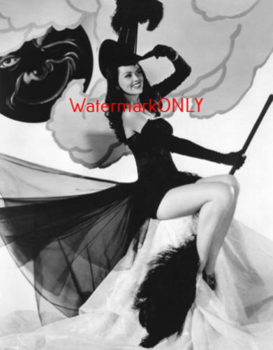 "Halloween" "SEXY" LEGGY "Witch" "Pin-Up" PHOTO! #(1b) - Picture 1 of 2