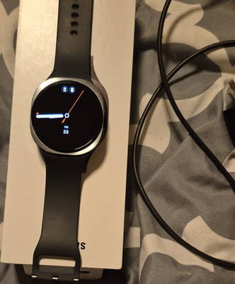 Samsung Galaxy Watch 8 40mm Smartwatch LTE + Cellular Wi-Fi GPS Graphite Gray