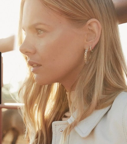 Kendra Scott Maggie Small Filigree Hoop Earring Gold NWT - Picture 9 of 10