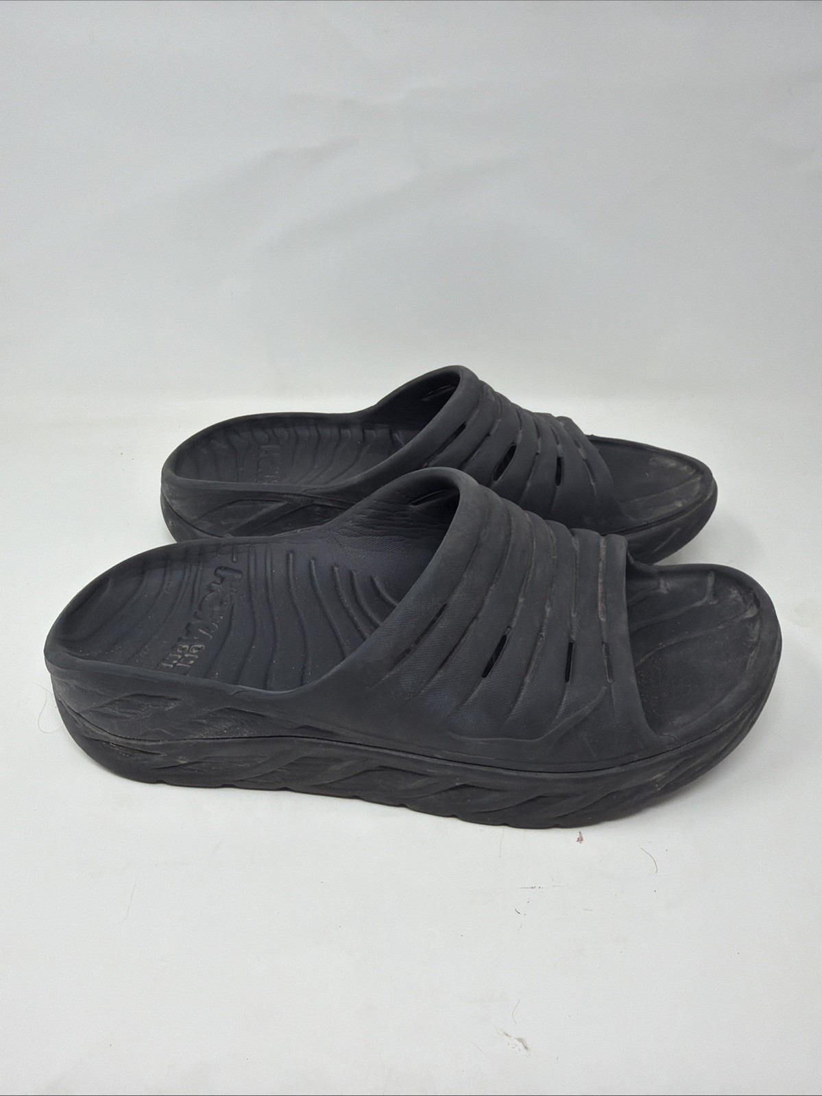 Hoka One One Ora Recovery Slides Men’s Size 9 Triple Black Comfort Sandals