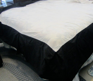New Home Trends Black Full Size Bedskirt with 15" Drop