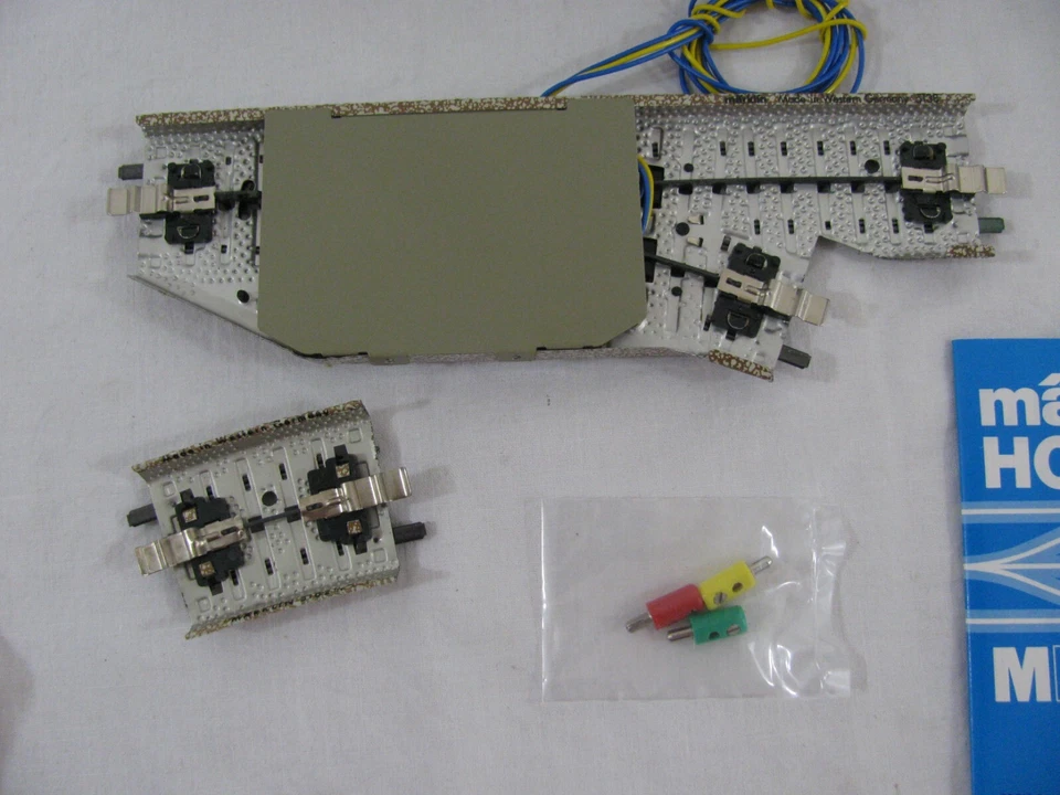 Vintage Marklin HO 3-Rail M-Track Operating Right & Left Turnout Switches #5137 - Image 4 of 4