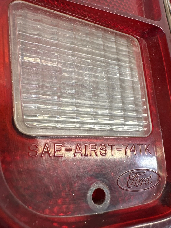 Juego de luces traseras Ford Econoline Van 1975-1991 OEM SAE-AIRST-74TK Foto 4 de 4