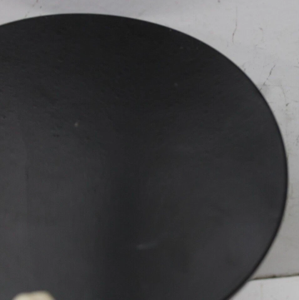 Tapa de montaje de puerta de llenado de combustible Subaru Legacy 2015-18 OEM P/N 57601AL06A9P Foto 2 de 4