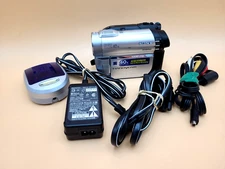 Sony DCR-DVD610 DVD Handy Cam Camcorder with 40x Optical Zoom HYBRID Carl Zeiss