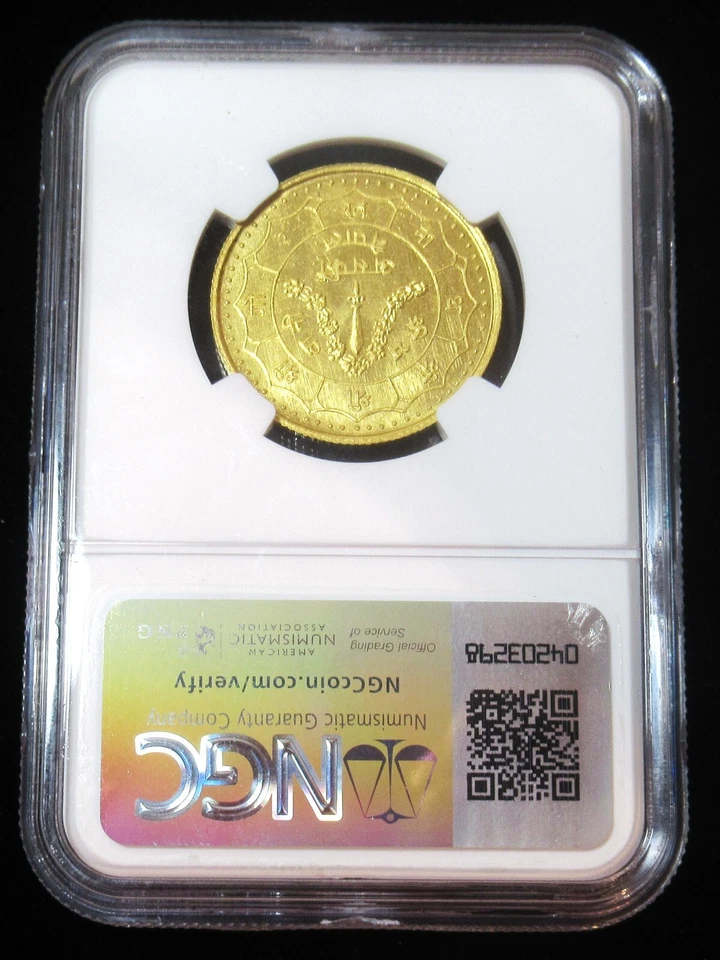 Nepal: Birendra Bir Bikram Oro "Coronación" 10g Asarphi VS 2031 (1974) MS66 NGC - Imagen 4 de 4
