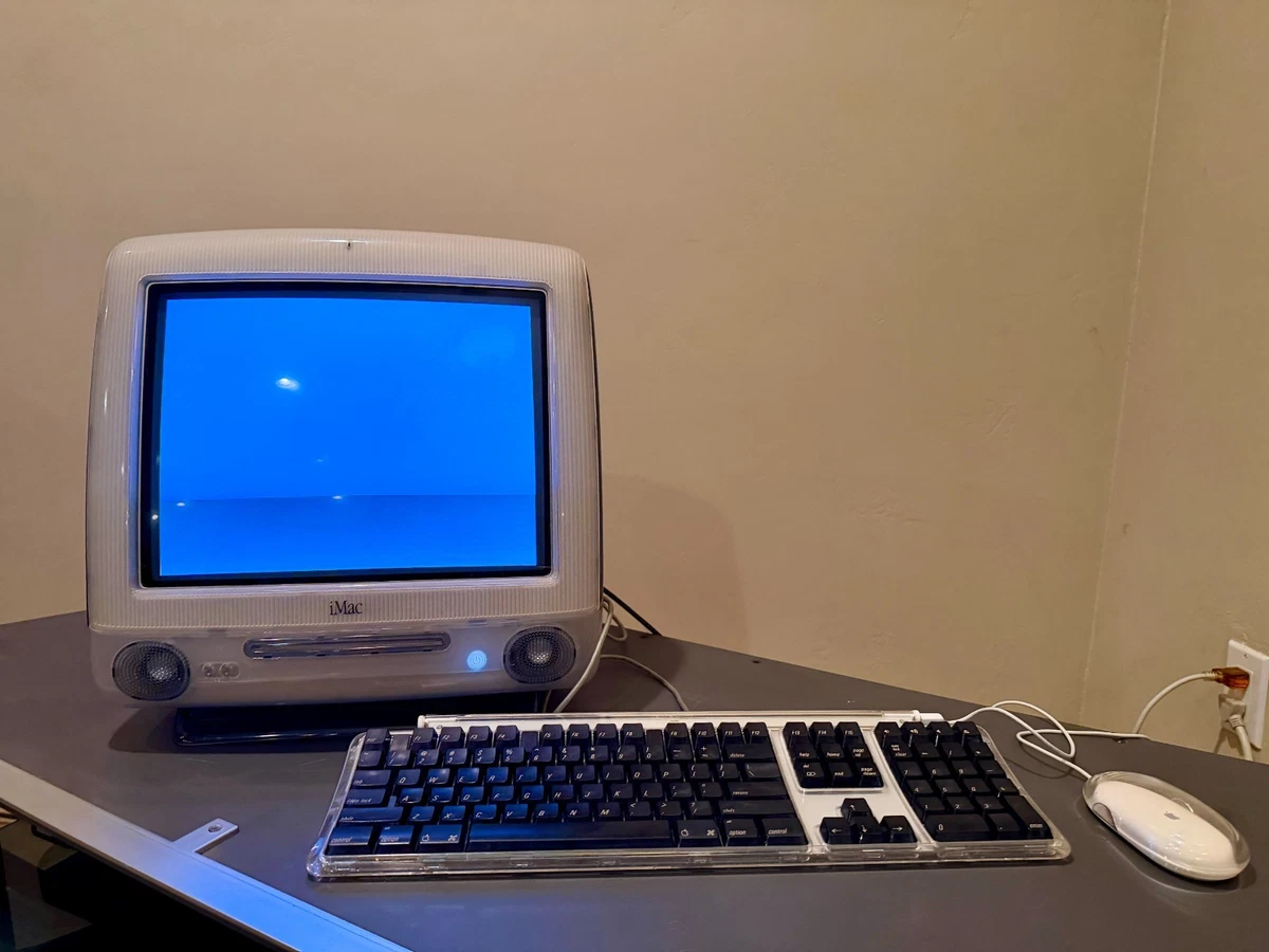 Apple iMac G3 Grafito 600MHz M5521 768MB RAM 40GB + Teclado Mouse Manuales Disco