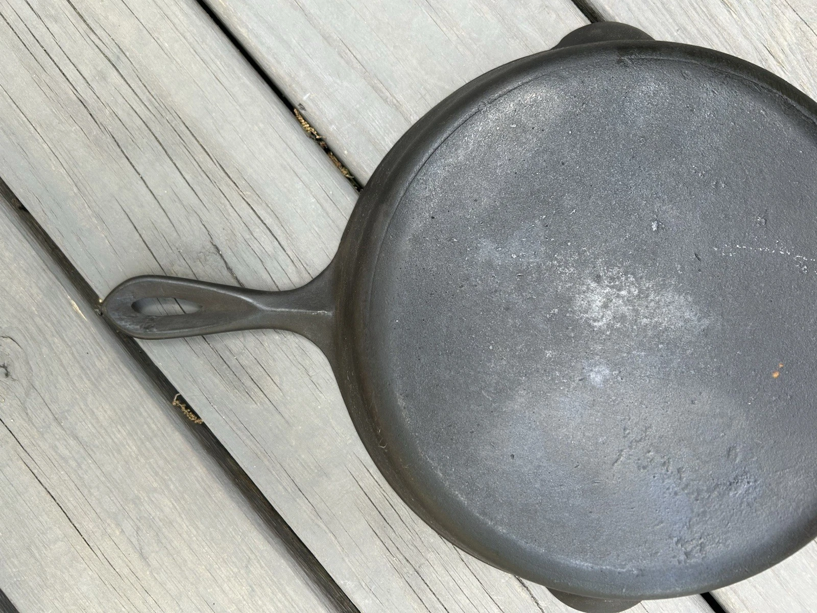 Vintage Unmarked #8Cast Iron Skillet With Pointy Handle
Opens in a new window or tab