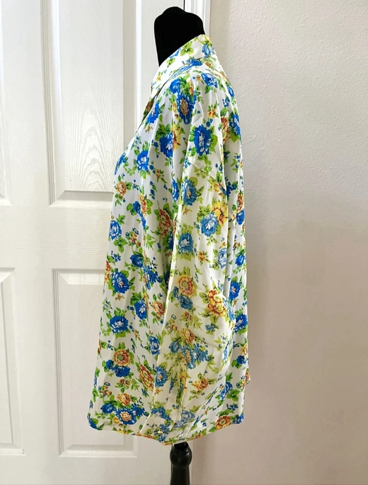 Blusa de seda vintage GIANNI VERSACE floral de gran tamaño, hecha en Italia, firmada Foto 2 de 4