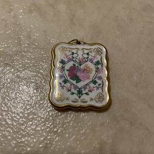 Authentic Franklin Mint Porcelain 24k Gold Plated Victorian Style Flowered Pendant