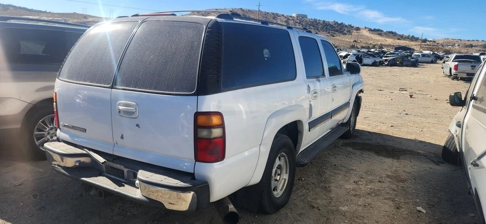 Used Air Cleaner Assembly fits: 2001 Chevrolet Suburban 1500  Grade A - Image 4 of 4